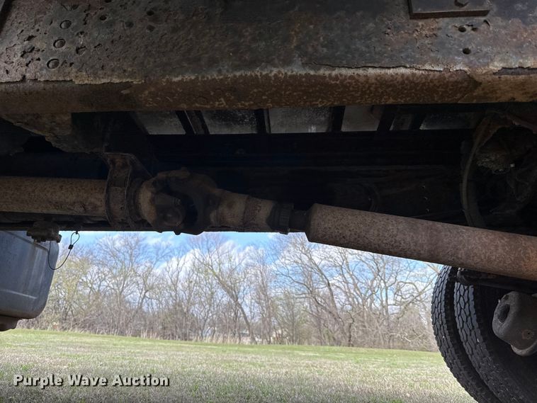 image for item ES5966 2000 GMC C7500 flatbed truck