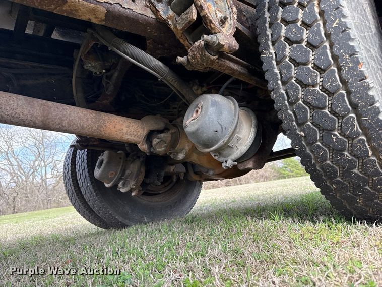 image for item ES5966 2000 GMC C7500 flatbed truck