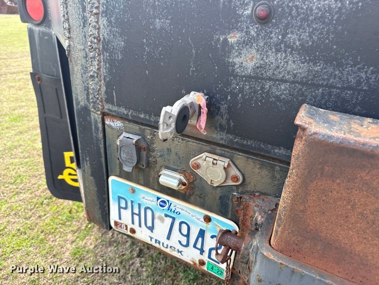 image for item ES5966 2000 GMC C7500 flatbed truck