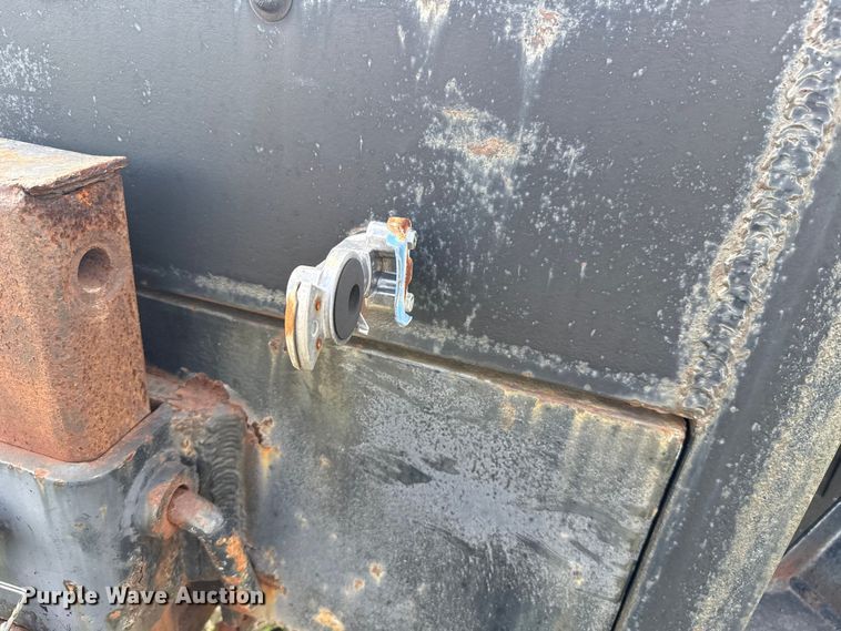 image for item ES5966 2000 GMC C7500 flatbed truck