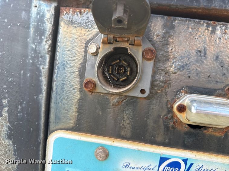 image for item ES5966 2000 GMC C7500 flatbed truck