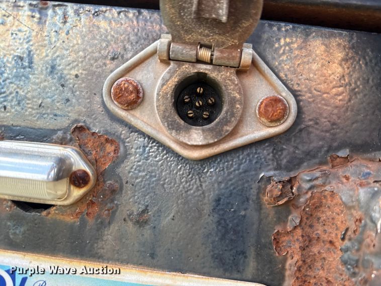 image for item ES5966 2000 GMC C7500 flatbed truck