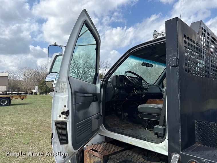 image for item ES5966 2000 GMC C7500 flatbed truck