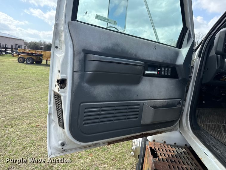 image for item ES5966 2000 GMC C7500 flatbed truck