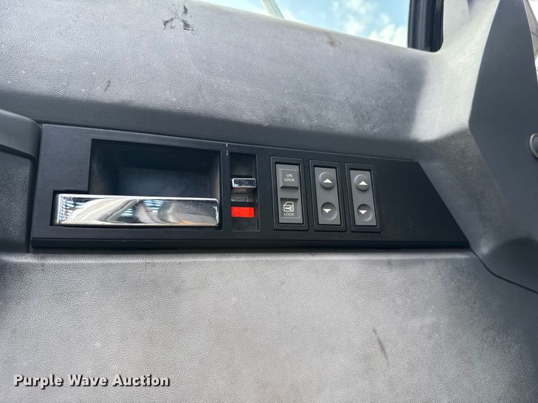 image for item ES5966 2000 GMC C7500 flatbed truck