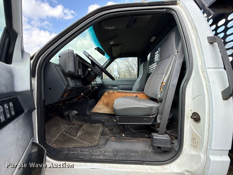 image for item ES5966 2000 GMC C7500 flatbed truck