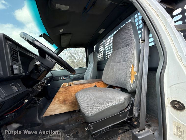 image for item ES5966 2000 GMC C7500 flatbed truck