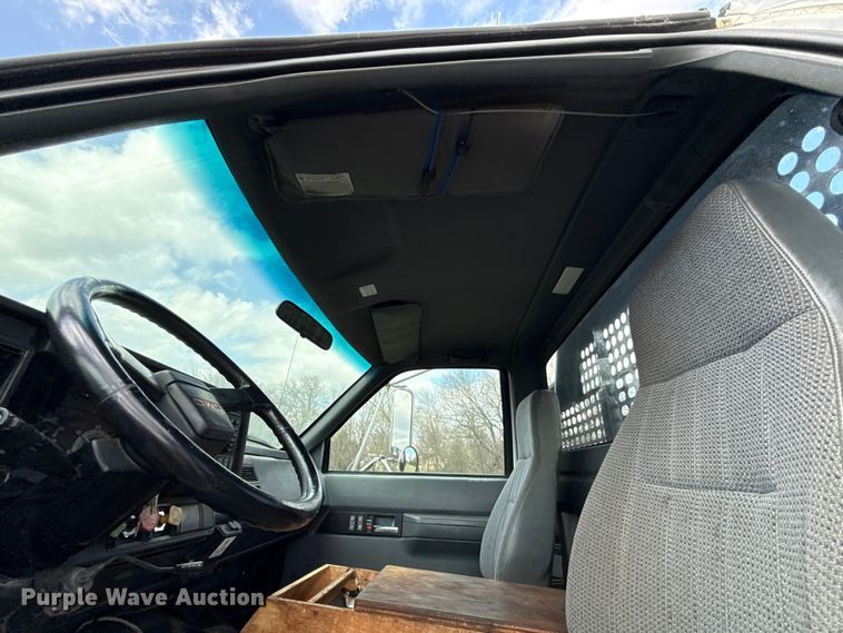 image for item ES5966 2000 GMC C7500 flatbed truck