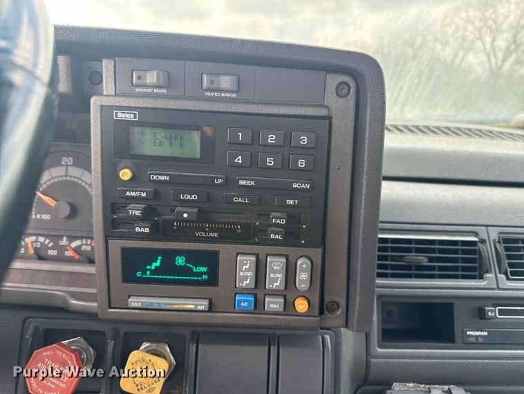 image for item ES5966 2000 GMC C7500 flatbed truck