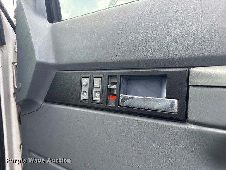 image for item ES5966 2000 GMC C7500 flatbed truck