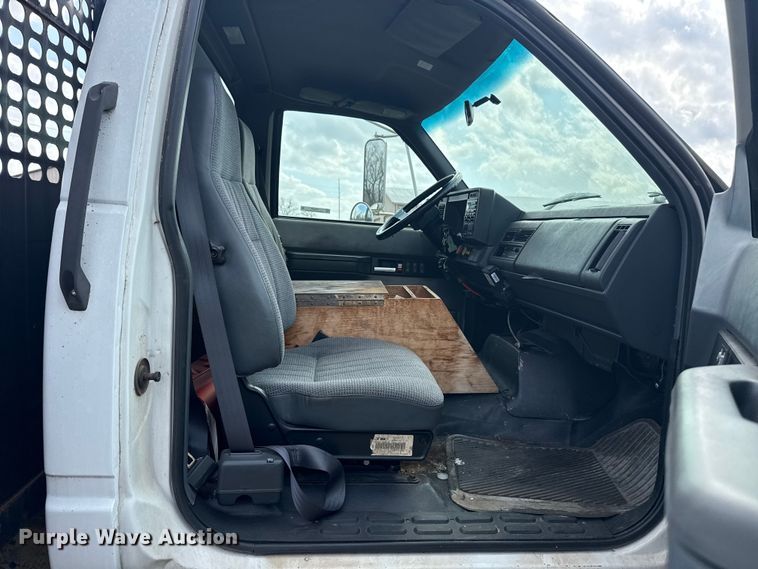 image for item ES5966 2000 GMC C7500 flatbed truck