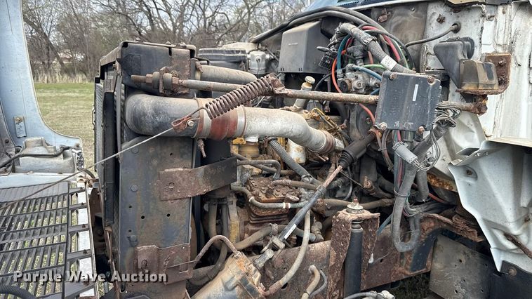 image for item ES5966 2000 GMC C7500 flatbed truck