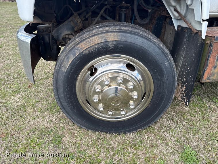 image for item ES5966 2000 GMC C7500 flatbed truck