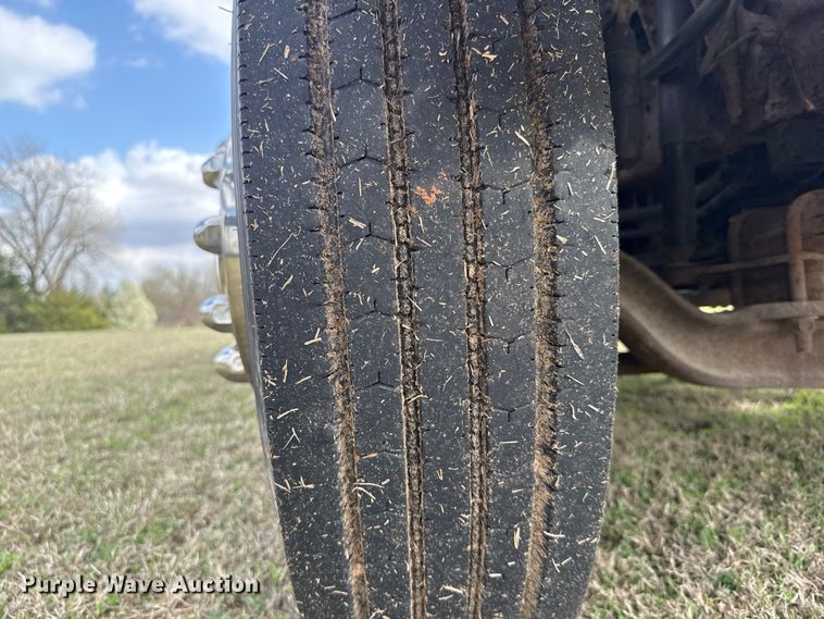 image for item ES5966 2000 GMC C7500 flatbed truck