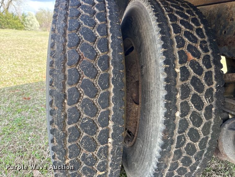 image for item ES5966 2000 GMC C7500 flatbed truck