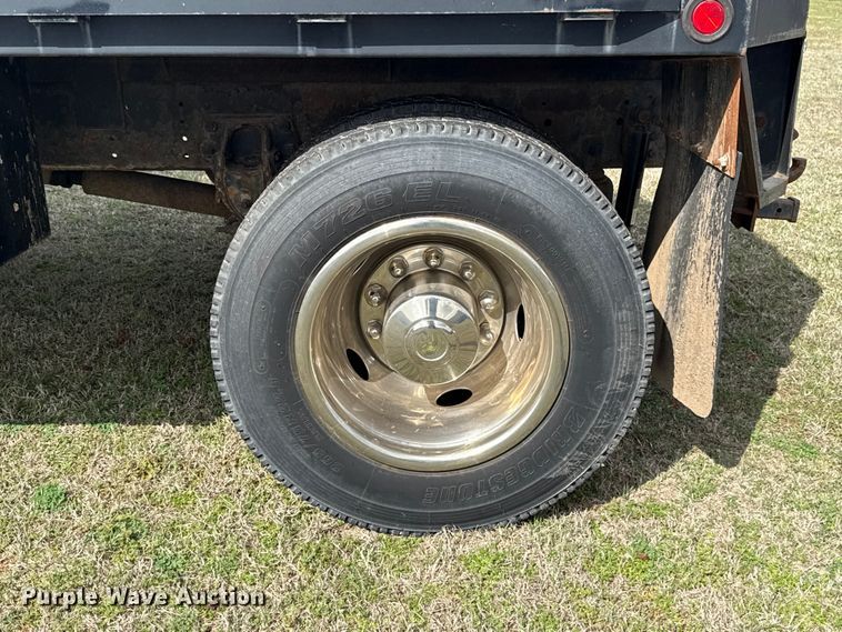 image for item ES5966 2000 GMC C7500 flatbed truck