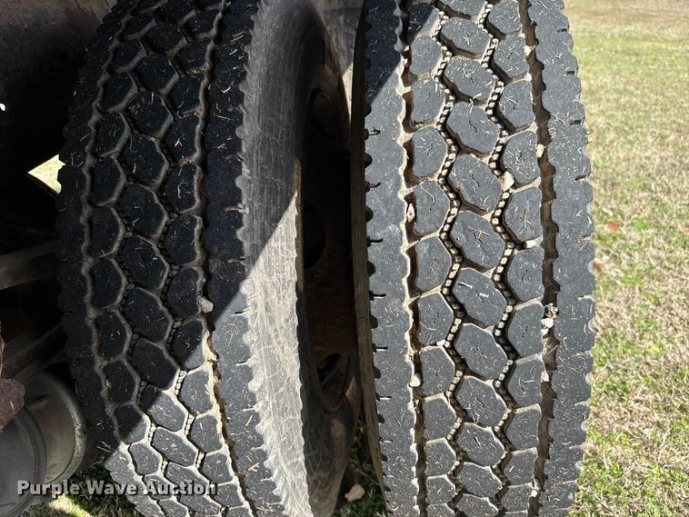 image for item ES5966 2000 GMC C7500 flatbed truck