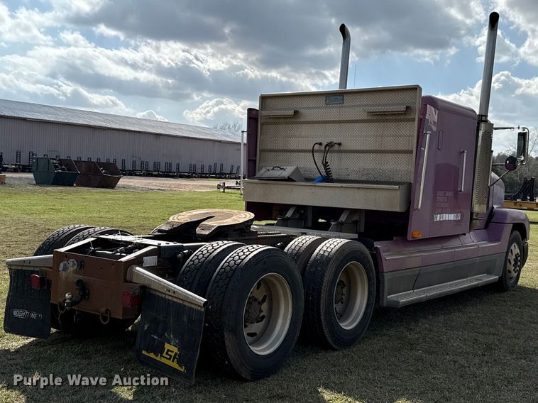 image for item ES5967 1996 Freightliner FLD120 semi truck