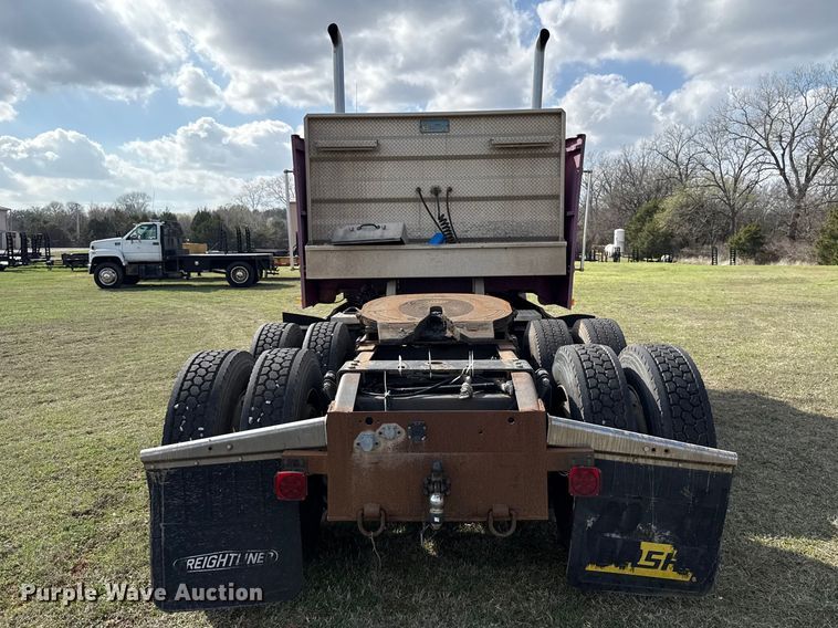 image for item ES5967 1996 Freightliner FLD120 semi truck