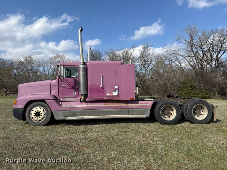 image for item ES5967 1996 Freightliner FLD120 semi truck