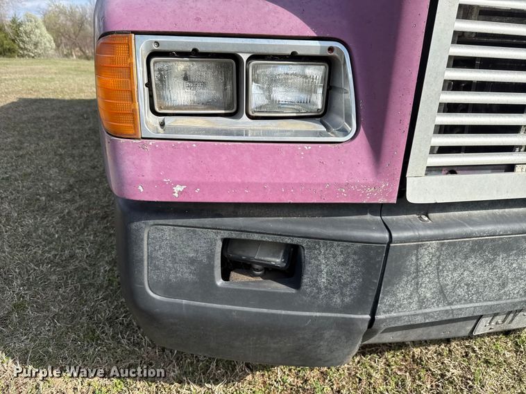 image for item ES5967 1996 Freightliner FLD120 semi truck