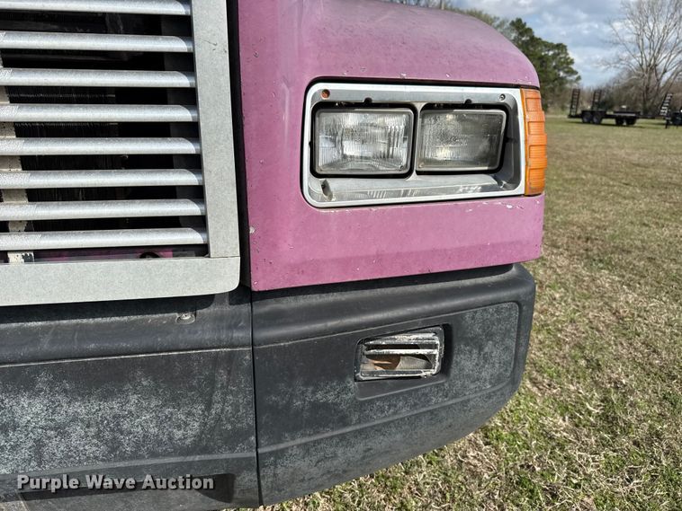 image for item ES5967 1996 Freightliner FLD120 semi truck