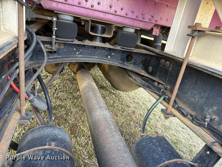 image for item ES5967 1996 Freightliner FLD120 semi truck