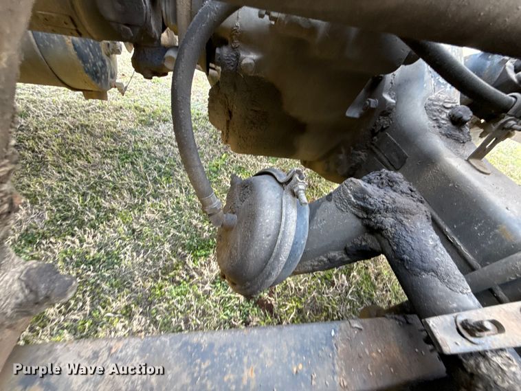 image for item ES5967 1996 Freightliner FLD120 semi truck