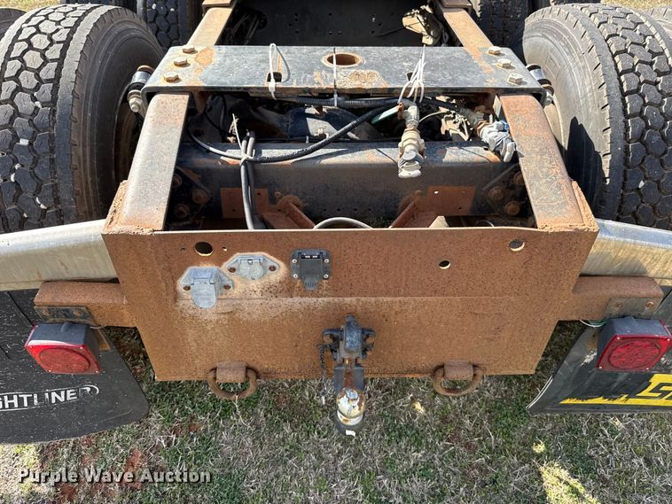 image for item ES5967 1996 Freightliner FLD120 semi truck