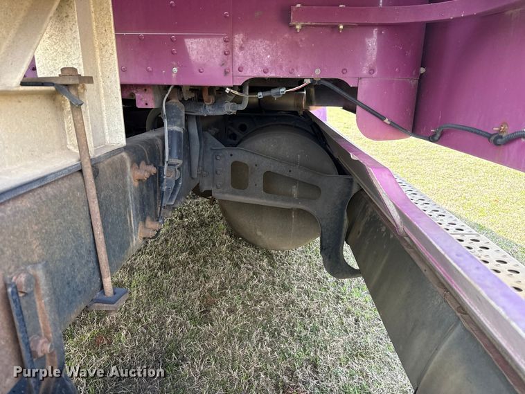 image for item ES5967 1996 Freightliner FLD120 semi truck