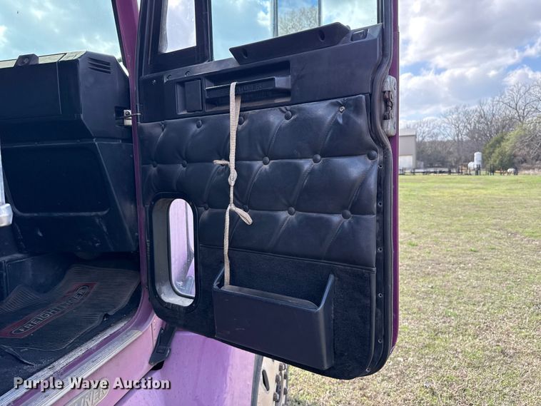 image for item ES5967 1996 Freightliner FLD120 semi truck