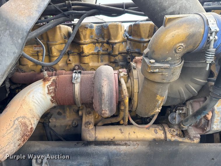 image for item ES5967 1996 Freightliner FLD120 semi truck