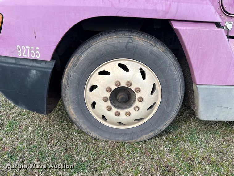 image for item ES5967 1996 Freightliner FLD120 semi truck