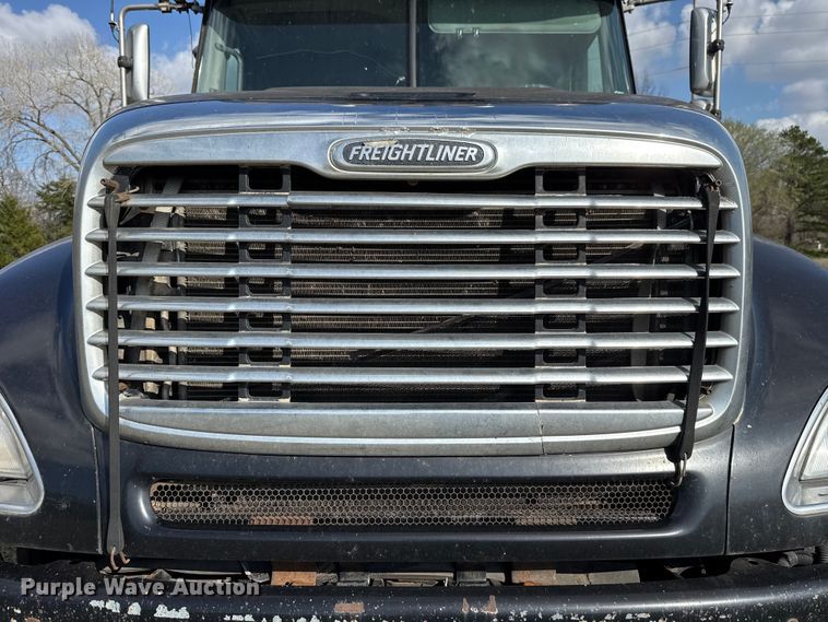 image for item ES5968 2006 Freightliner Columbia semi truck