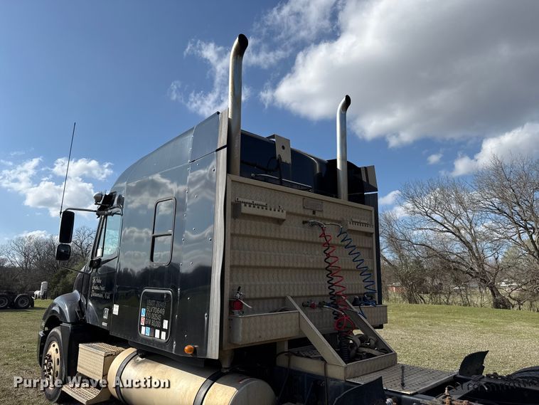 image for item ES5968 2006 Freightliner Columbia semi truck