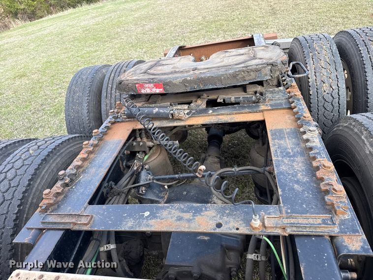 image for item ES5968 2006 Freightliner Columbia semi truck