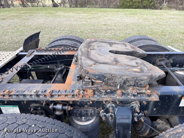 image for item ES5968 2006 Freightliner Columbia semi truck