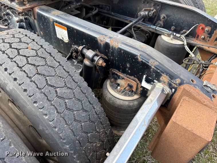 image for item ES5968 2006 Freightliner Columbia semi truck