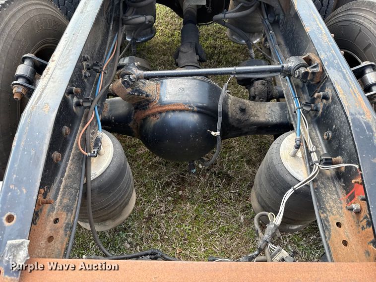 image for item ES5968 2006 Freightliner Columbia semi truck