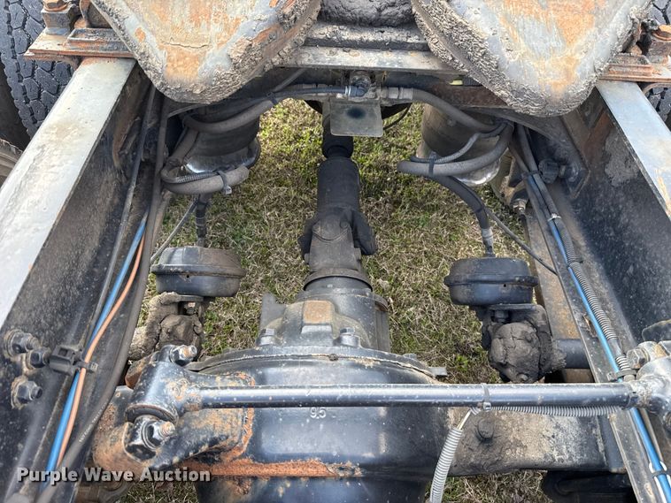 image for item ES5968 2006 Freightliner Columbia semi truck