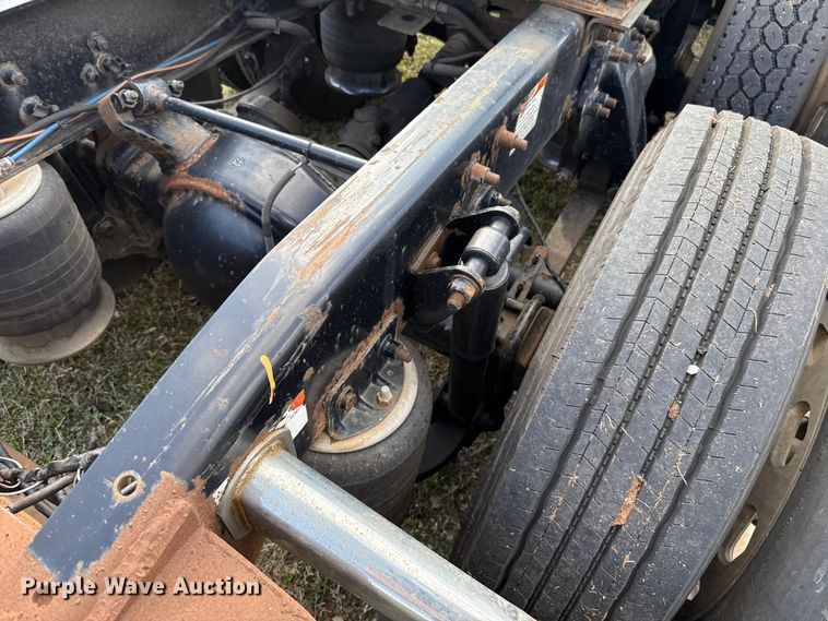 image for item ES5968 2006 Freightliner Columbia semi truck