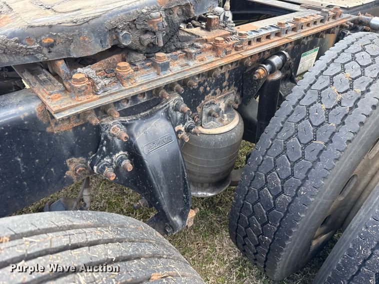 image for item ES5968 2006 Freightliner Columbia semi truck