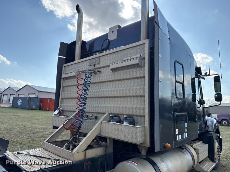 image for item ES5968 2006 Freightliner Columbia semi truck