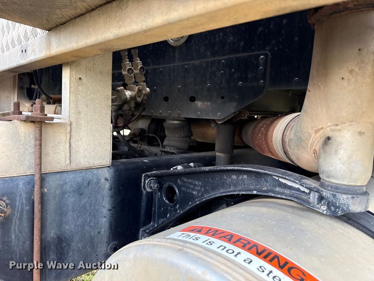 image for item ES5968 2006 Freightliner Columbia semi truck