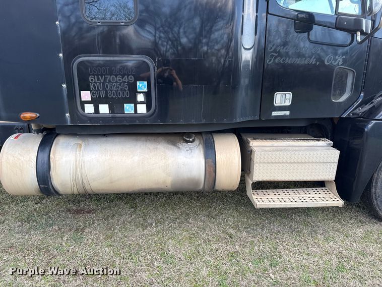 image for item ES5968 2006 Freightliner Columbia semi truck