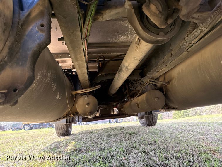 image for item ES5968 2006 Freightliner Columbia semi truck