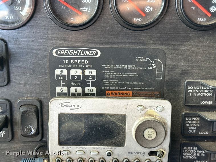 image for item ES5968 2006 Freightliner Columbia semi truck