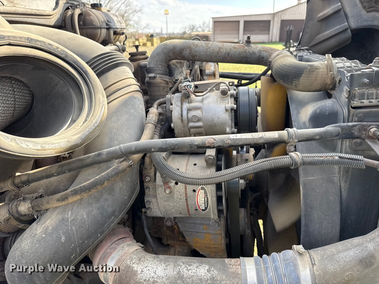 image for item ES5968 2006 Freightliner Columbia semi truck