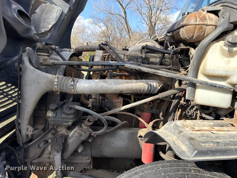 image for item ES5968 2006 Freightliner Columbia semi truck