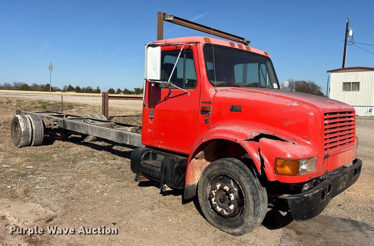image for item ES8555 2000 International 4700 Low Profile truck cab and chassis